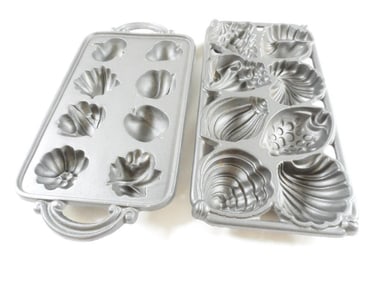 Lot of Two Vintage John Wright Cast Iron Baking Pans