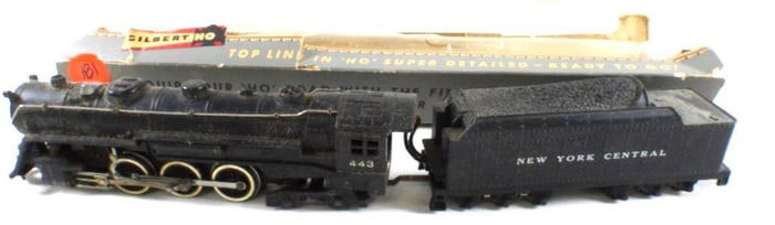 Gilbert HO scale model 14" New York Central locomotive with box