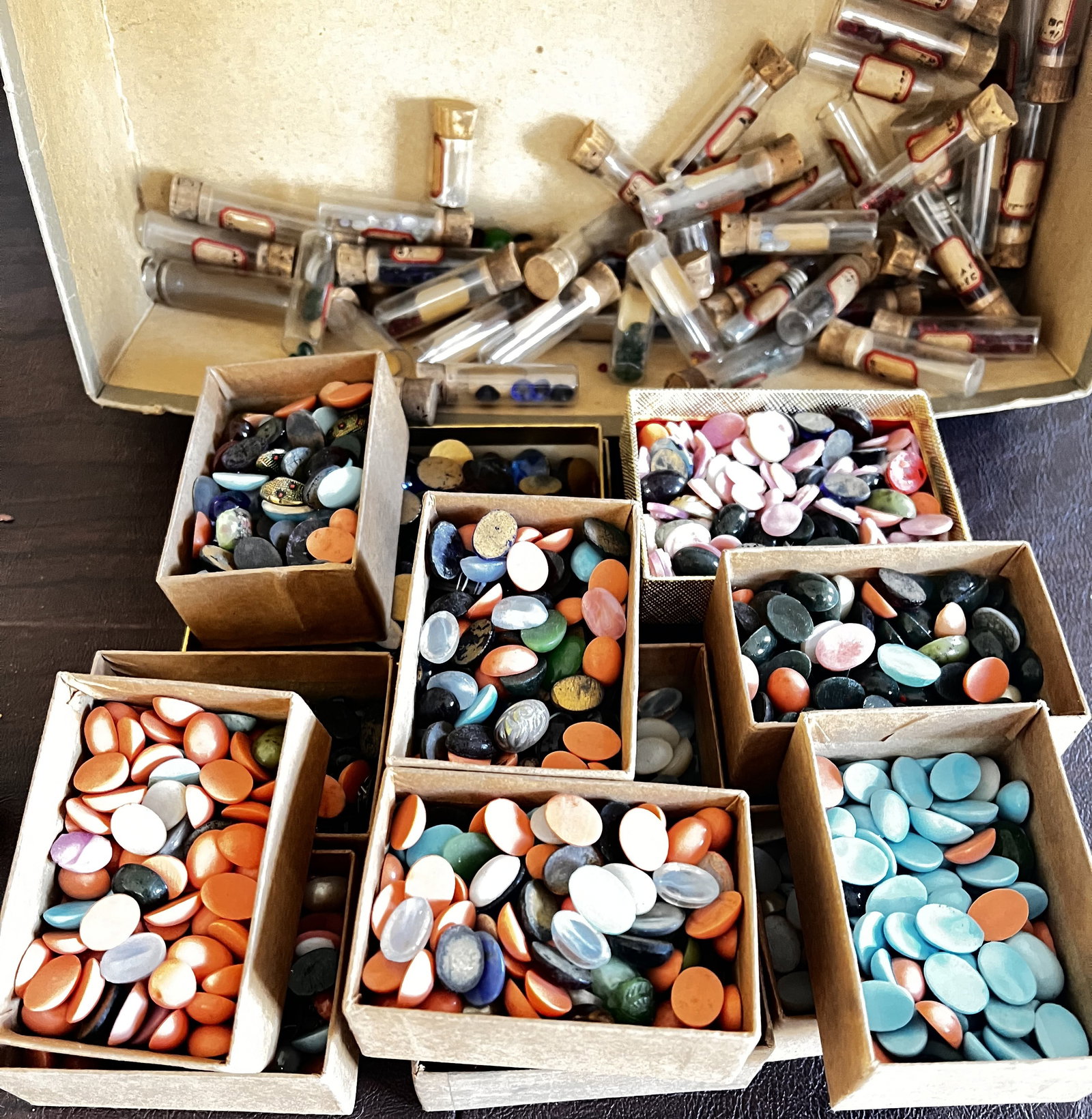 Large lot of vintage glass stones and plastic jewelry making items/stones: Large lot of vintage glass beads and plastic jewelry making items/stones, new and used. Test majority of stones. Test for plastic and glass. Some appear new, others are from jewelry as seen with the f
