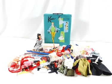 Huge lot of Vintage BARBIE, Barbie head, clothes/accessories and Ken carrying case