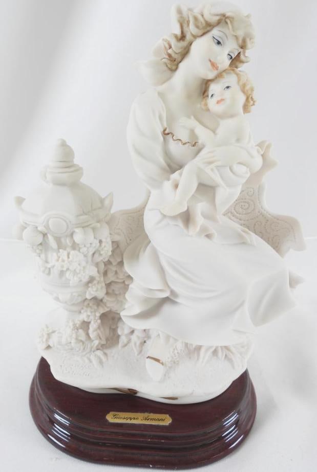 Guiseppe Armani "Florence", 1992 porcelain figurine: Guiseppe Armani "Florence", 1992 porcelain figurine, 8.75" tall, 5.25" long base