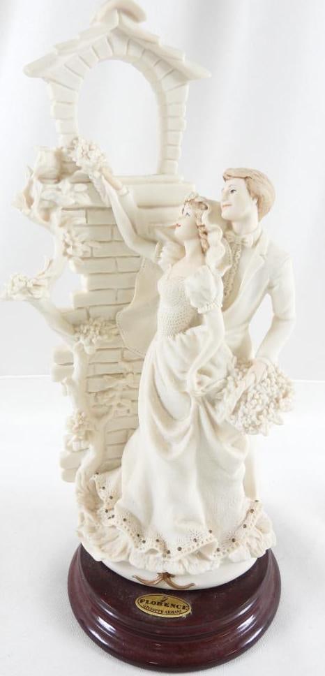 Guiseppe Armani "Florence", 1992 porcelain Love In Bloom - Wedding figurine: Guiseppe Armani "Florence", 1992 porcelain Love In Bloom - Wedding figurine, 11.25" tall and 4.5" diameter base