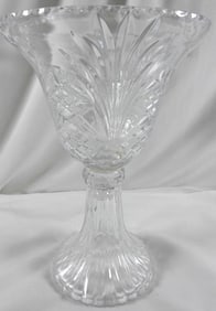 Large TOWLE Crystal Glass Centerpiece with footed base