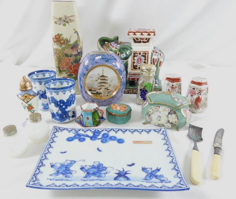 Huge lot of decorative porcelain Japanese/Chinese designs: Huge lot of decorative porcelain Japanese/Chinese designs (see photos for designs and markings) and including a music box