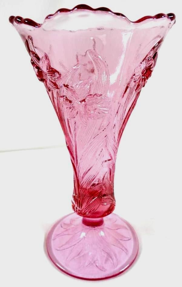 Vintage Fenton Art Glass Dusty Rose Daffodil Vase: Vintage Fenton Art Glass Dusty Rose Daffodil Vase, 7.5"T x 3.5" wide base