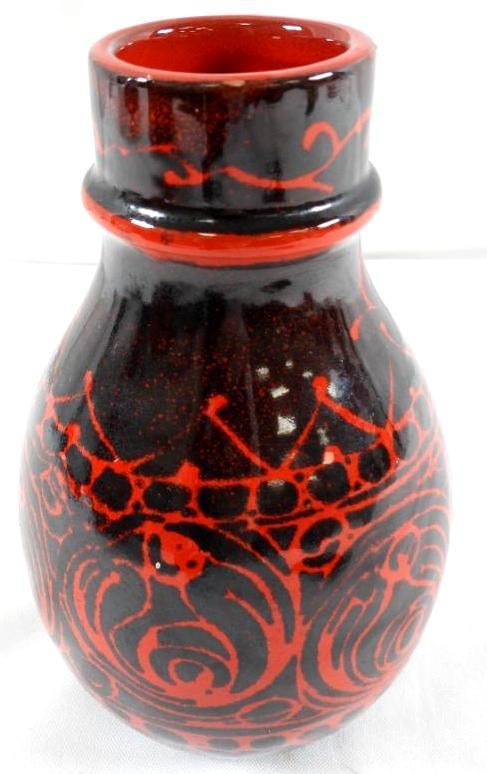 Mod Mid Century Red and Black Vase by Alvino Bagni for Raymor, R8861: Mod Mid Century Red and Black Vase by Alvino Bagni for Raymor, R8861, see photos for designs/markings on bottom, 7"T and 4.5"W at widest part