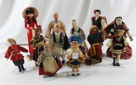 LOT OF World Heritage dolls representing different countries