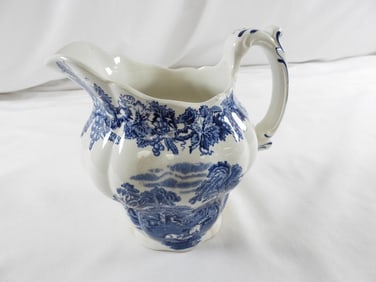 BOOTHS "British Scenery' A8024 blue and white pitcher, made in England