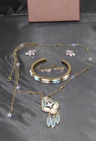 Sorelli Designer Jewelry Parue plus extra pair of earrings