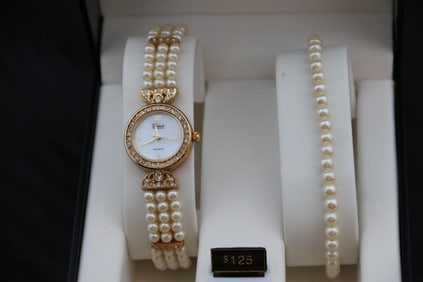 NEW in the box Galaxie by Elgin Pearl watch and bracelet gift set
