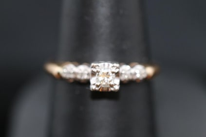 14kt gold diamond ring sz 7.5