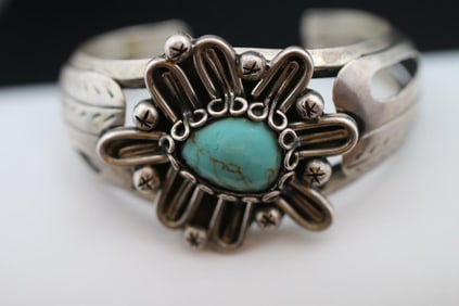 Native American Navajo sterling silver turquoise cuff bracelet