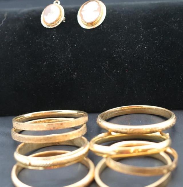 Vintage lot of 8 Gold plated bracelets and cameos (1 of 18)
