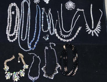 Huge Vintage Jewelry 23 piece Lot Necklaces, bracelets, earrings more