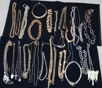 Huge Vintage Jewelry 32 piece lot Gold and Silver necklaces