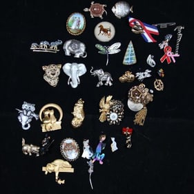 Huge Vintage Jewelry 35 piece lot of brooches cats, elephants more