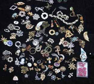 Huge 120 + piece lot of assorted Vintage Jewelry