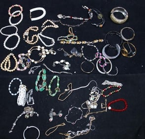 Huge Vintage Jewelry lot of Necklace all kinds