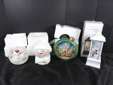 LOT OF 4 SNOW GLOBE, LANTERN, AND 2 GLASS LIGHT FEATURES