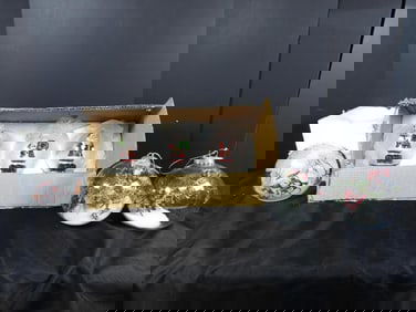 LOT OF 6 VARIOUS GLASS AND PLASTIC XMAS GLOBES