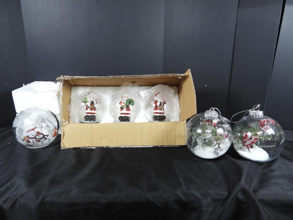 LOT OF 6 VARIOUS GLASS AND PLASTIC XMAS GLOBES: LOT OF 6 Various XMAS globe filled with ornaments, foliage décor, and fairy lights: Glass painted fairy light globe 5.5"x5.5"x5.5", 2 Plastic globes filled with faux snow and greens, 6"x6"x6", 3 Hang
