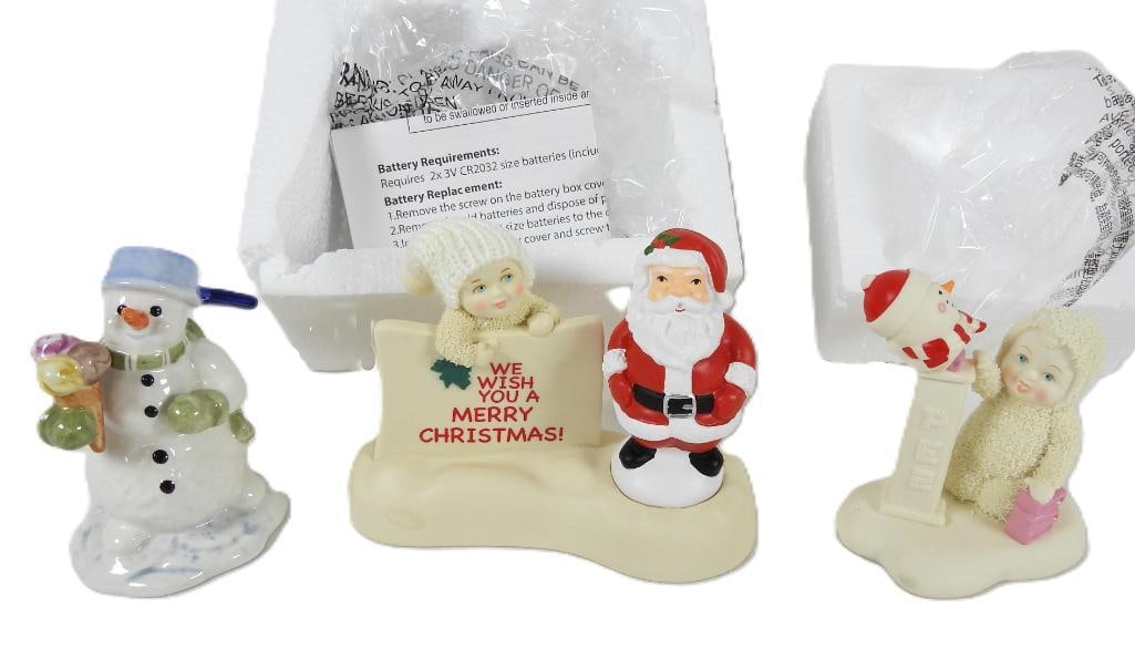 LOT OF 3 including SNOWBABIES PEZ original boxes: LOT OF 3 including SNOWBABIES PEZ Christmas in original boxes, stored in Styrofoam: SNOWBABIES PEZ Say Ahhh figurine, item # 6014170: 3.5"Lx2.5"Wx4"T; SNOWBABIES Light me up, Santa, item #6014172, bat