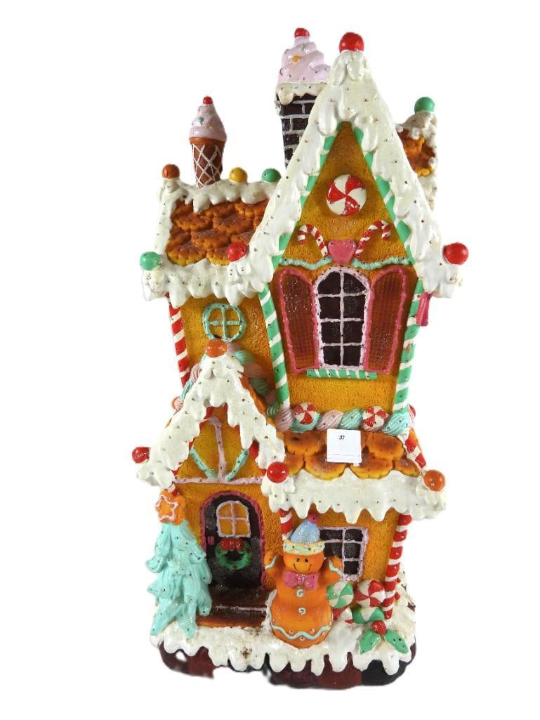 Giant resin gingerbread house LIGHTED, adapter (1 of 7)