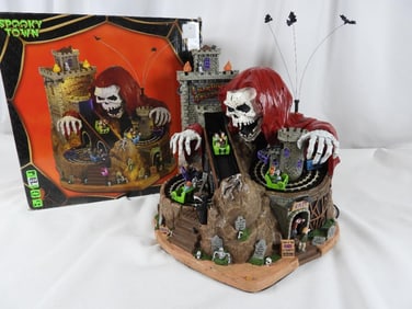 Large LEMAX SPOOKY TOWN Phantom Castle in box