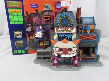 LEMAX Signature SPOOKY TOWN Toy Factory in box