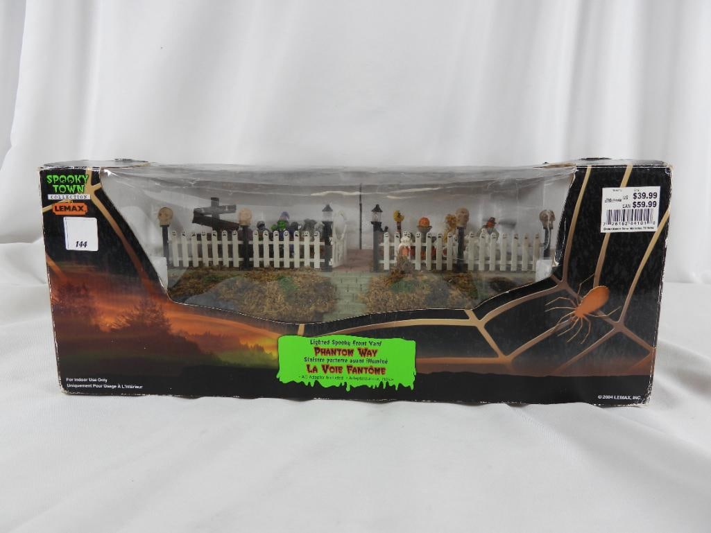 LOT OF 1 LEMAX SPOOKY TOWN: Front Yard (1 of 7)