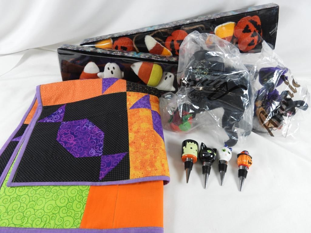 LOT OF 6 Halloween Tabletop/Wine cork/Door Decor: LOT OF 6 HALLOWEEN DECOR:(2 items come in original packaging) Temptations by Tara Wine corks depict a black cat, Frankenstein's monster, Pumpkin, and Female mummy all of which come with a rubber stopp