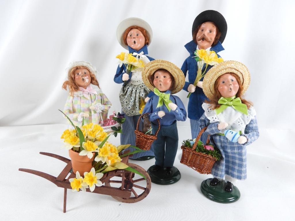 LOT OF 6 BYERS CHOICE Carolers BYERS signed Spring: LOT OF 5 BYERS CHOICE Carolers: Set of 3 Man and woman in blue formal attire holding Daffodil bouquets and one basket of Daffodils along with cart of potted Daffodils and Cut flowers, Byers signed on 