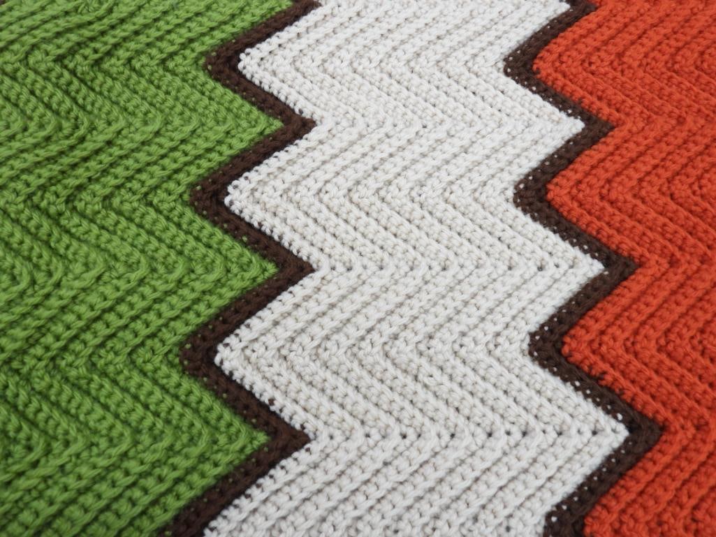 Antique handmade zigzag pattern afghan - 4