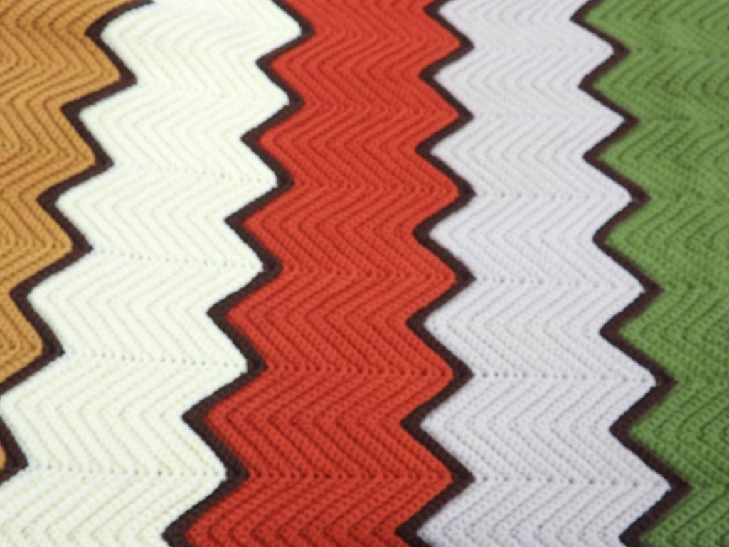 Antique handmade zigzag pattern afghan - 6