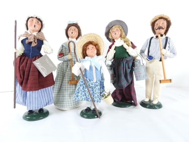 LOT OF 5 BYERS CHOICE CAROLERS: Williamsburg SIGNED