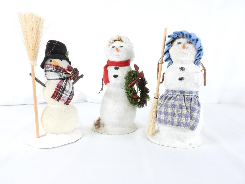 LOT OF 3 BYERS CHOICE CAROLERS Snowmen/Snow Woman: LOT OF 3 BYERS CHOICE CAROLERS Snowmen/Snow Woman: Snowman with wreath and red scarf, 5.5"Lx4"Wx10"T; 1994 Snowman with pipe, broom and plaid scarf, 4.5"Lx3.5"Wx10"T; Snow Woman with light blue hat, p