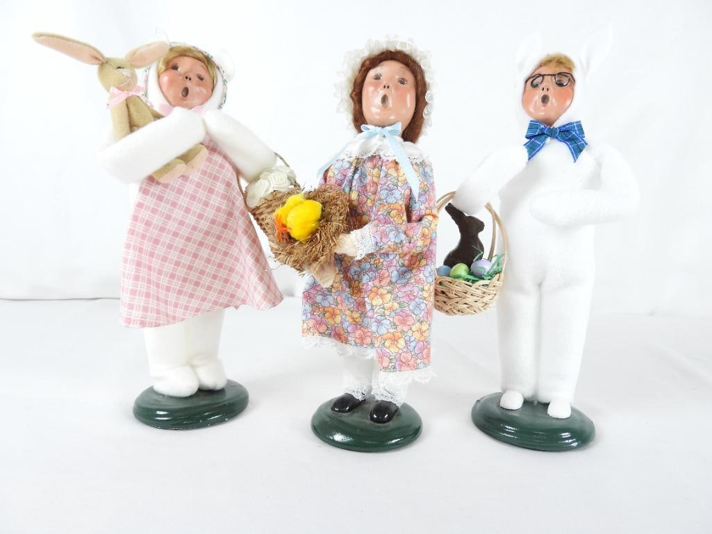 LOT OF 3 BYERS CHOICE CAROLERS, EASTER, SIGNED (1 of 18)