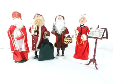 LOT OF 5 BYERS CHOICE CAROLERS/MUSIC STAND