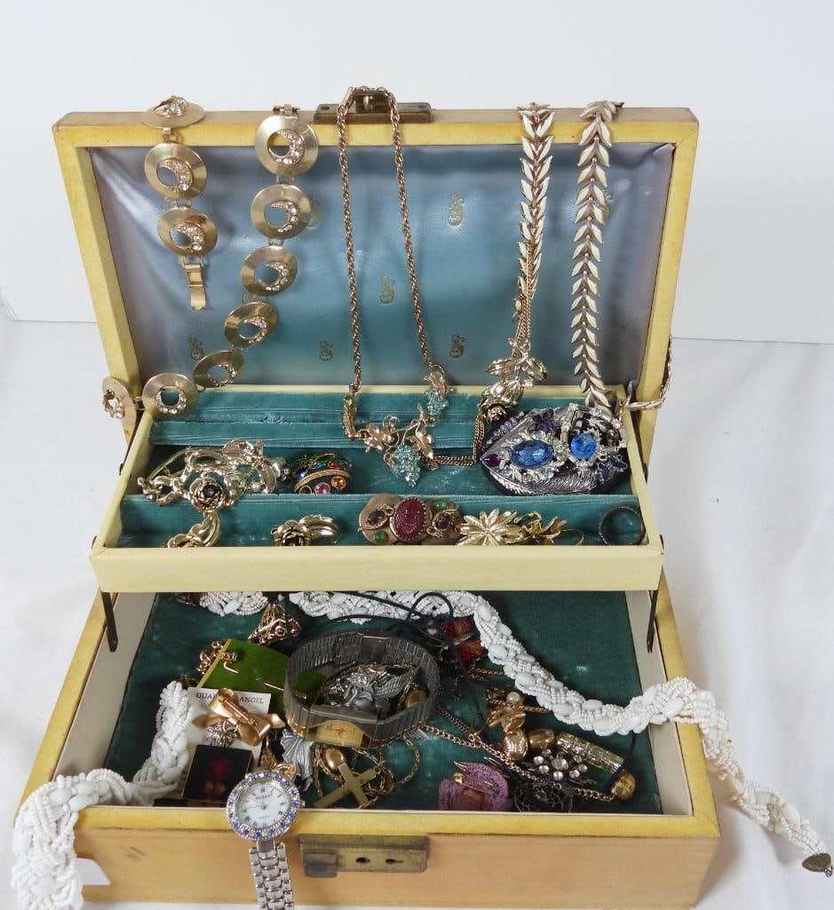 Large jewelry box filled with Vintage Jewelry: Large collection of vintage jewelry some signed