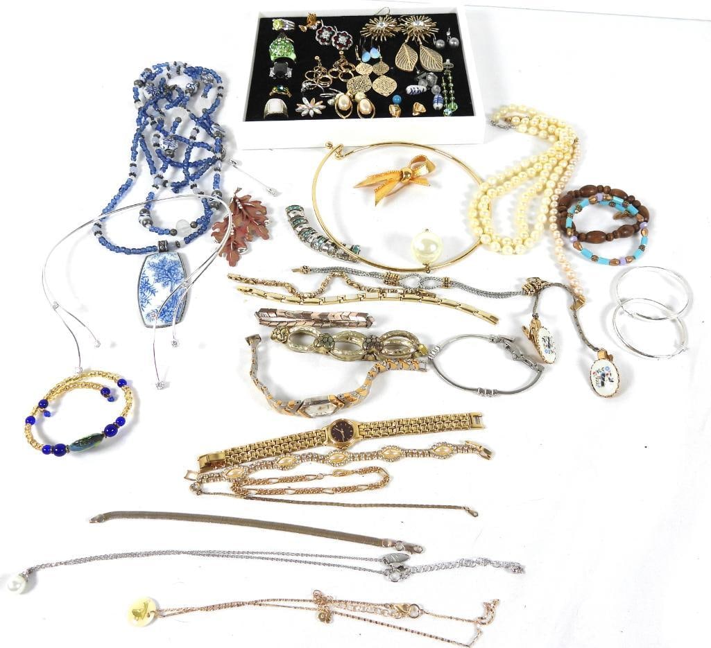 Large lot of 50+ pc Vintage and costume jewelry (1 of 11)