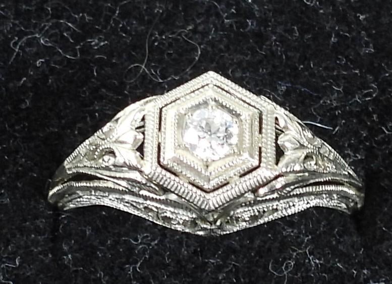 14kt gold filigree diamond ring size 5.75: Weighs 1.88 grams. Diamond is approx. 3mm diameter.