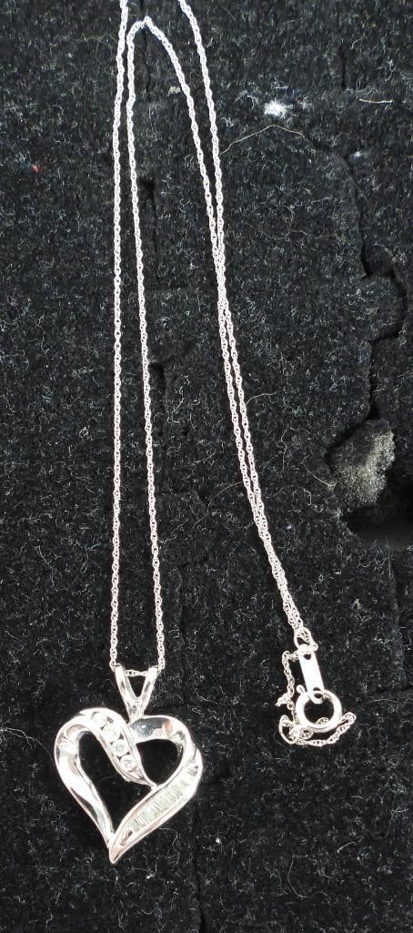 10kt and 14kt pendant necklace weighs 2.3 grams. (1 of 3)