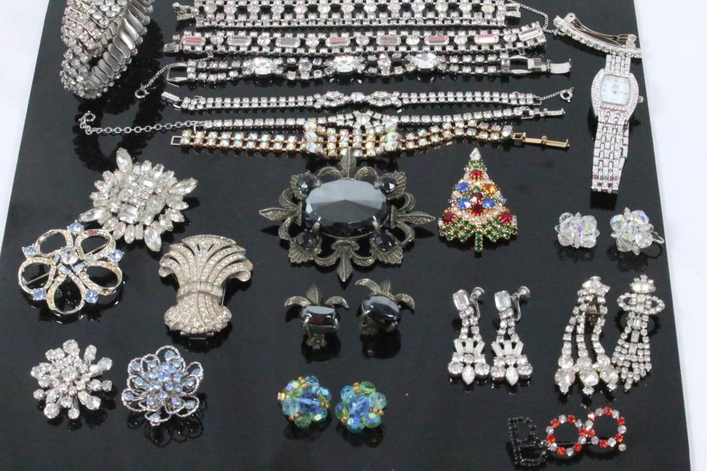 LARGE lot of vintage rhinestone jewelry (1 of 17)