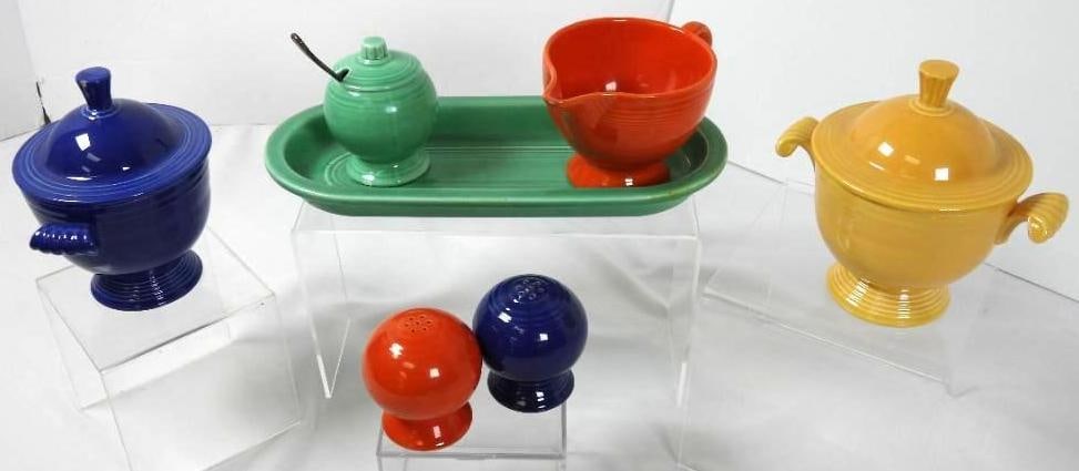 LOT OF 8 FIESTA SERVING/CONDEMANTS: LOT OF 8 SERVING/ CONDEMANTS CONTAINERS: (All fiesta wear has a clear finish over the solid color) One set of salt and pepper shaker without bottom stoppers in Orange and Blue L2.5"xW2.5"xH2.5"; Two c