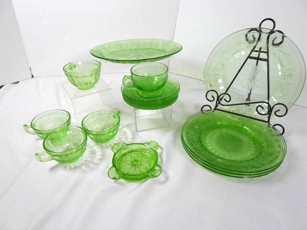 LOT OF 16 VINTAGE DEPRESSION GLASS PLATES/CUP (1 of 5)