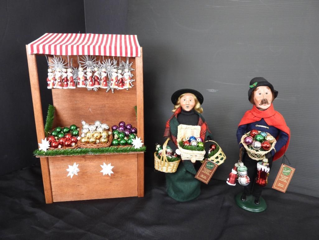 LOT OF 4 BYERS CHOICE CAROLERS LONDON (1 of 8)