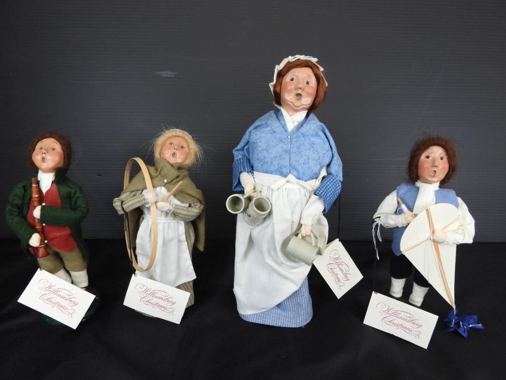 LOT OF 4 BYERS CHOICE CAROLERS WILLIAMSBURG (1 of 9)
