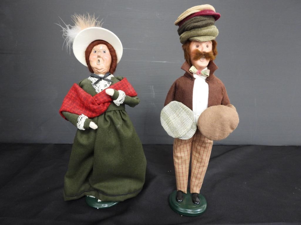 LOT OF 2 BYERS CHOICE CAROLERS WOMAN/VENDOR (1 of 5)