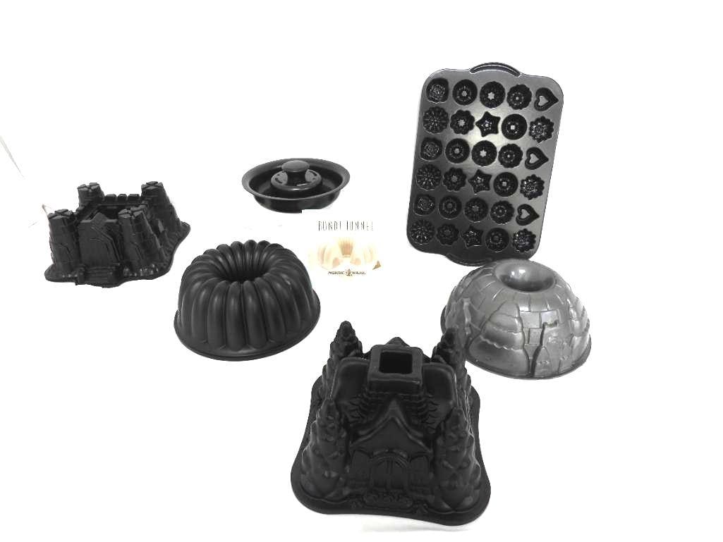 HUGE LOT OF MLB MONTREAL EXPOS Collectibles: HUGE LOT OF MLB MONTREAL EXPOS Collectibles: 6 baseball caps (1 BECO official licensed, American needle Nutmeg, MLB, Genuine Merchandise and no brand name caps); Expos Play By Play stuffed bear (some