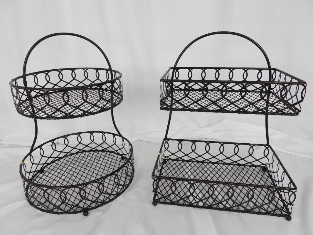 LOT OF 3 BYERS CHOICE CAROLERS Snowmen/Snow Woman: LOT OF 3 BYERS CHOICE CAROLERS Snowmen/Snow Woman: Snowman with wreath and red scarf, 5.5"Lx4"Wx10"T; 1994 Snowman with pipe, broom and plaid scarf, 4.5"Lx3.5"Wx10"T; Snow Woman with light blue hat, p